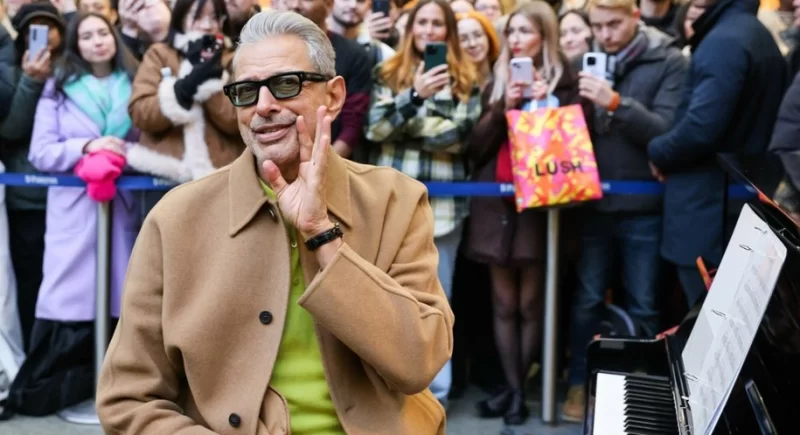 Jeff Goldblum do współpracy przy swoim nowym albumie zaprosił Scarlett Johansson i Arianę Grande