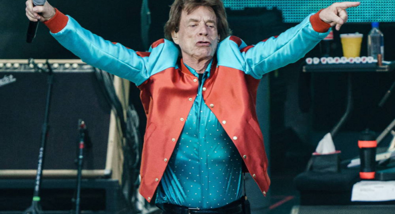 Mick Jagger na scenie mówi jak robotnik, prywatnie jak arystokrata