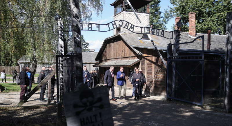 Arnold Schwarzenegger zwiedził Miejsce Pamięci Auschwitz