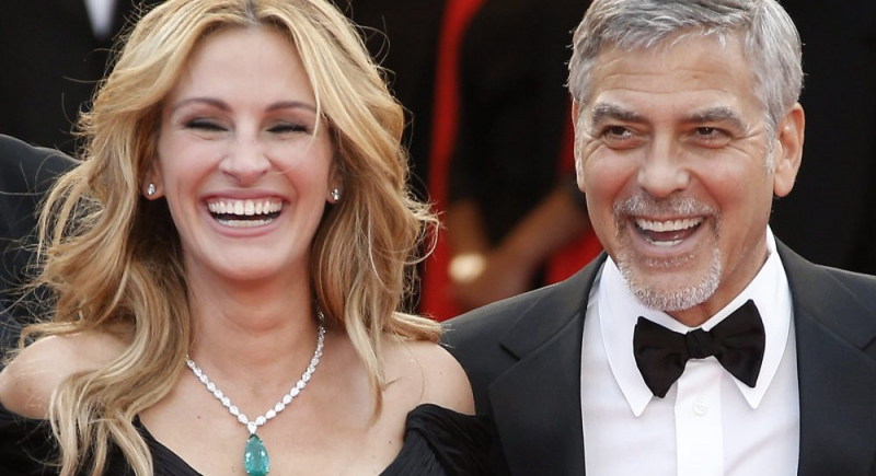 Julia Roberts i George Clooney nie umieli nakręcić sceny pocałunku. Potrzebowali aż 80 dubli