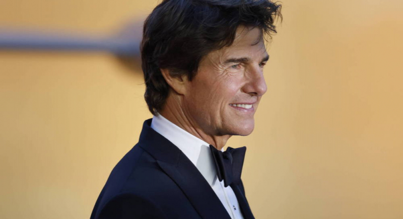 Tom Cruise wyskoczył z lecącego helikoptera, by podziękować widzom