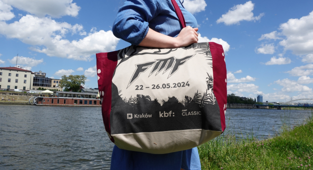 Wejdź na nasze media społecznościowe i wygraj limitowaną torbę RMF Classic x FMF! 