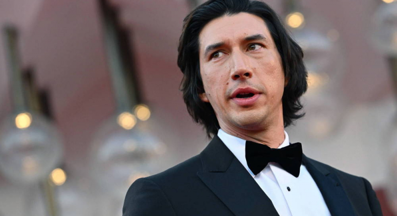 Adam Driver zagra główną rolę w kontynuacji kultowej „Gorączki”